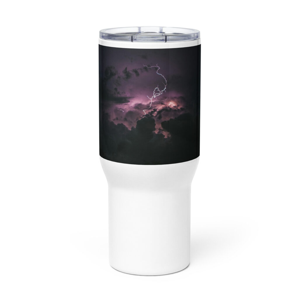 Travel mug with a handle